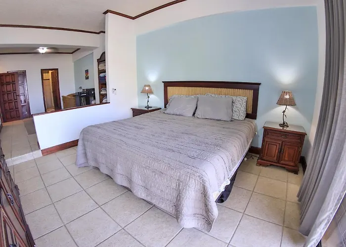 Presidential 4 - Spacious In The Heart Of Flamingo, Sleeps 6 Holiday home