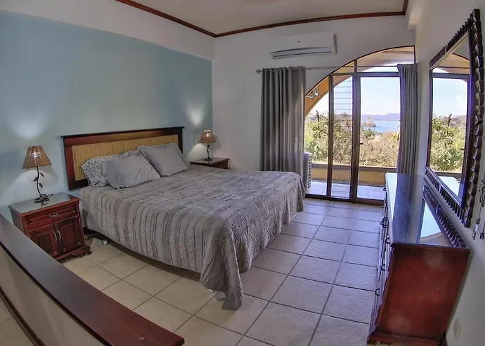 Presidential 4 - Spacious In The Heart Of Flamingo, Sleeps 6 * Playa Flamingo