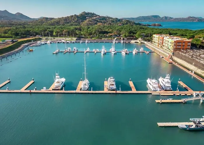 Presidential 4 - Spacious In The Heart Of Flamingo, Sleeps 6 Holiday home Playa Flamingo