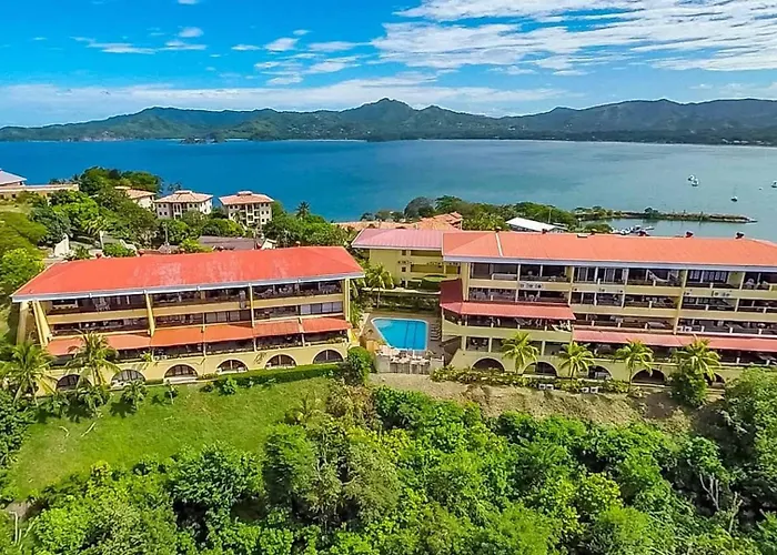 Presidential 4 - Spacious In The Heart Of Flamingo, Sleeps 6 Holiday home Playa Flamingo