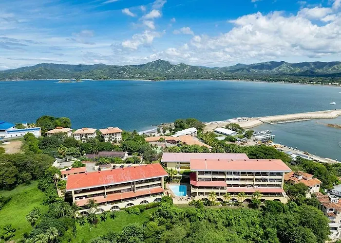 Presidential 4 - Spacious In The Heart Of Flamingo, Sleeps 6 Holiday home *