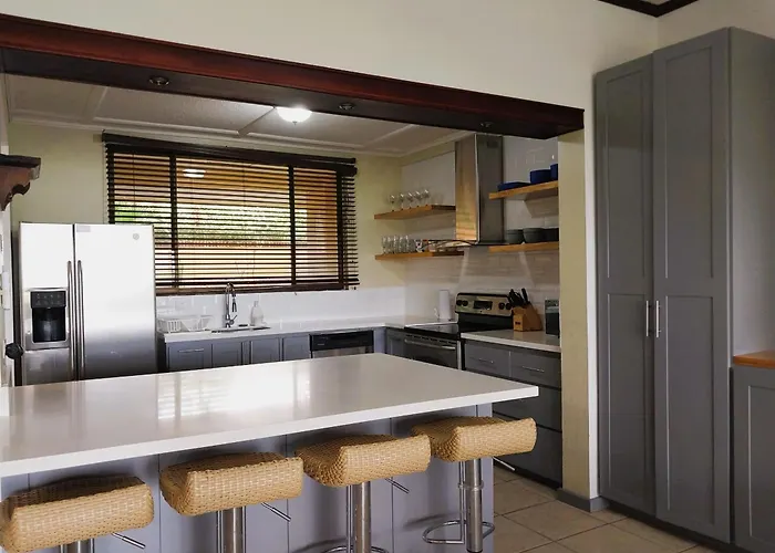 Presidential 4 - Spacious In The Heart Of Flamingo, Sleeps 6 Holiday home