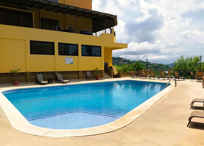 Presidential 4 - Spacious In The Heart Of Flamingo, Sleeps 6 Holiday home Playa Flamingo