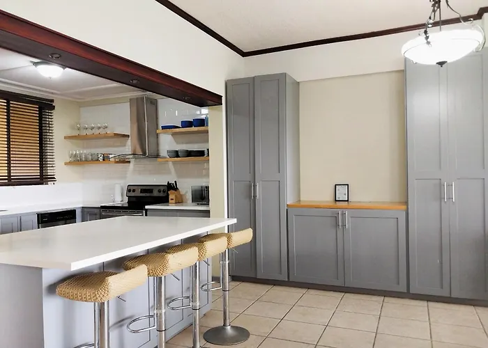 Presidential 4 - Spacious In The Heart Of Flamingo, Sleeps 6 Holiday home *