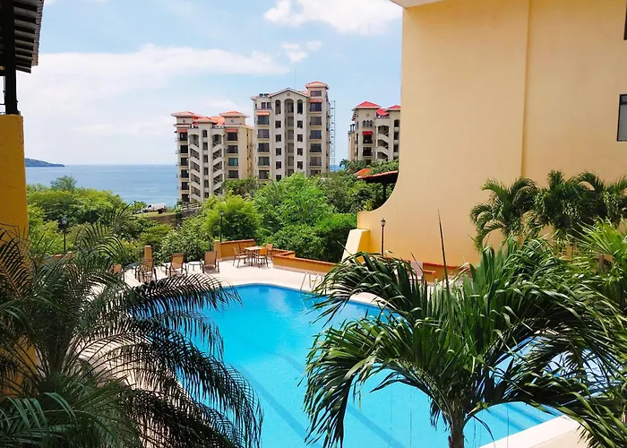 Presidential 4 - Spacious In The Heart Of Flamingo, Sleeps 6 Holiday home Playa Flamingo
