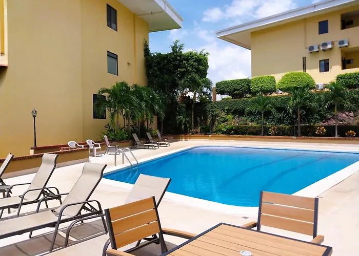 Presidential 4 - Spacious In The Heart Of Flamingo, Sleeps 6 Holiday home Playa Flamingo